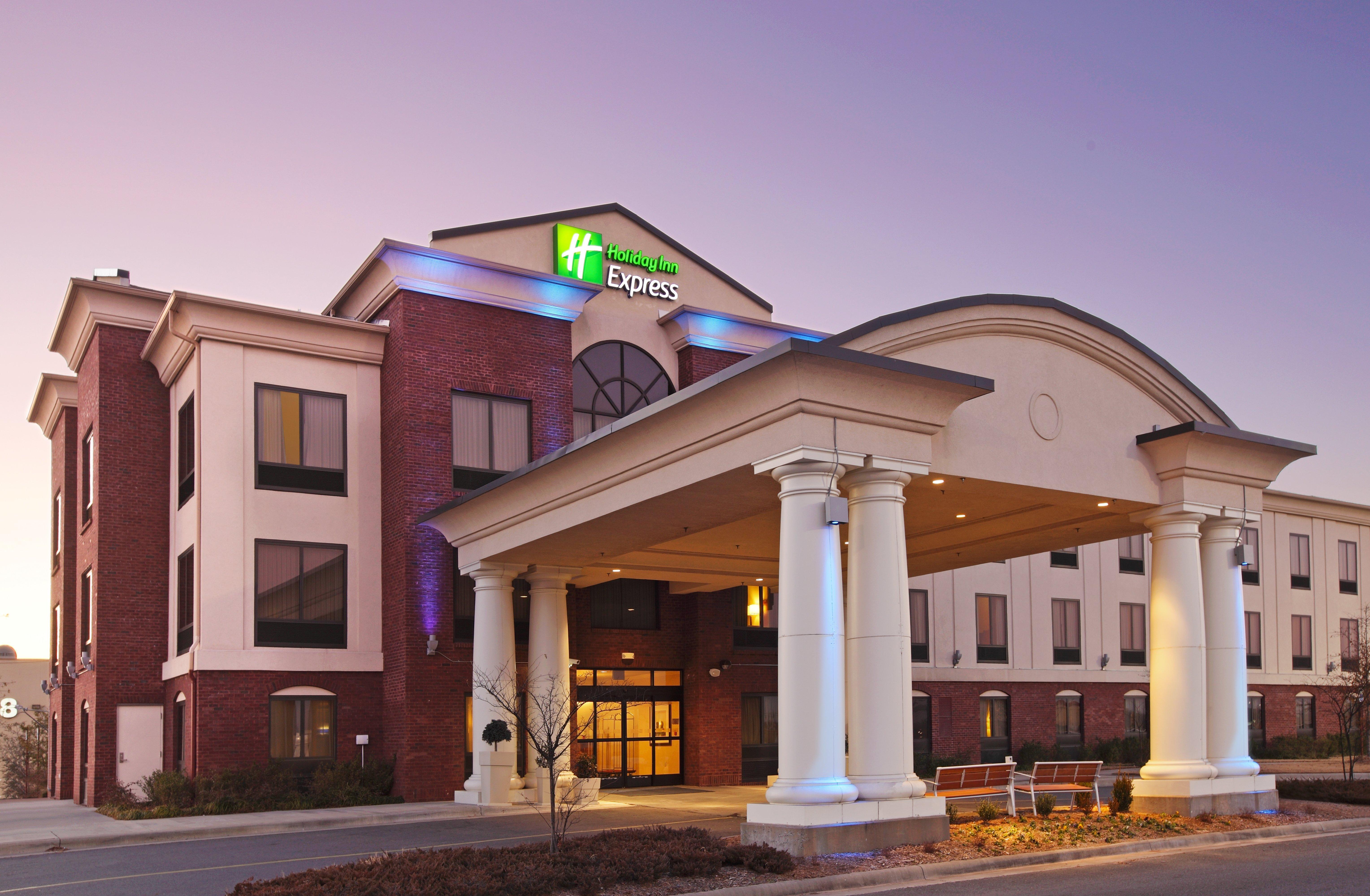 Holiday Inn Express & Suites Pine Bluff/Pines Mall, An Ihg Hotel Exterior foto